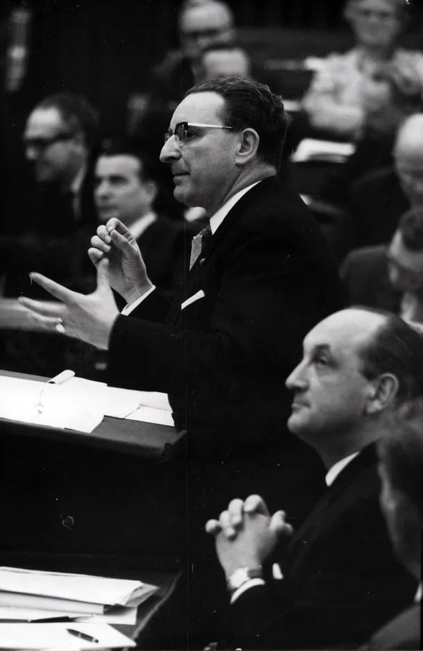 Portrait of Charles van Rooy (1912–1996) – memorial page