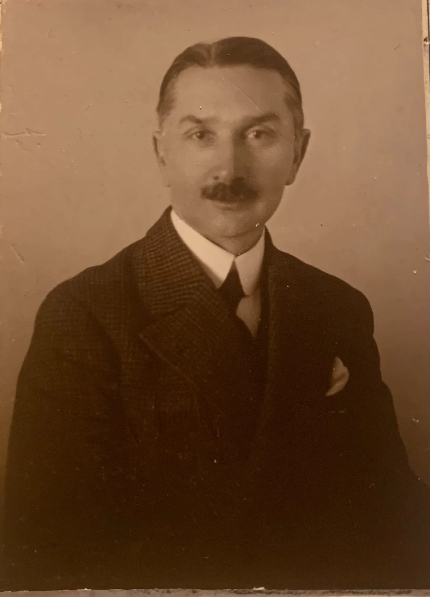 Portrait of Ernest Panian (1877–1941) – memorial page