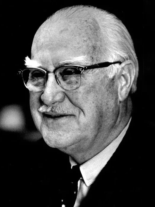 Porträt von Chester E. Holifield (1903–1995) – Gedenkseite