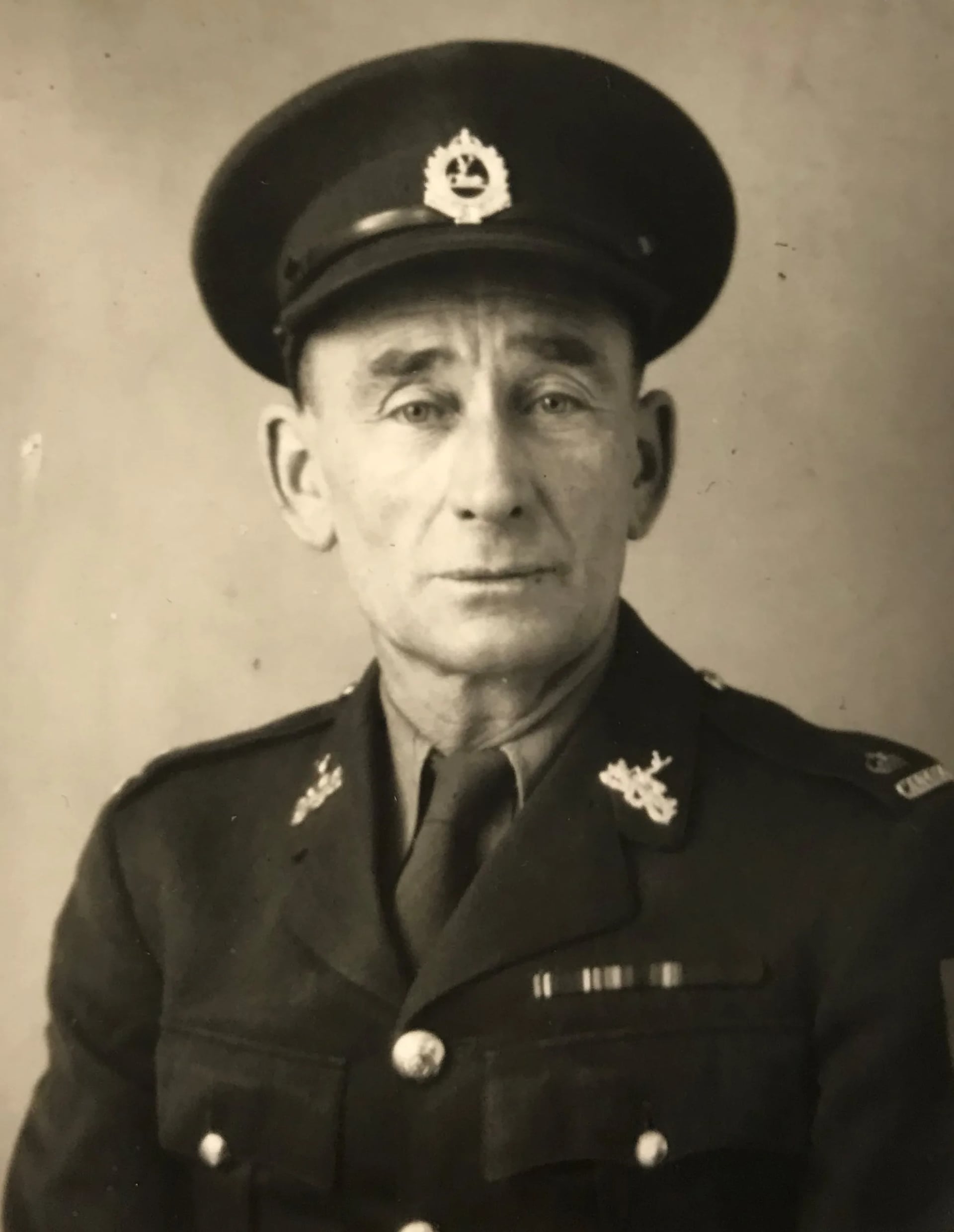 Portrait of Archie MacNaughton (1896–1944) – memorial page