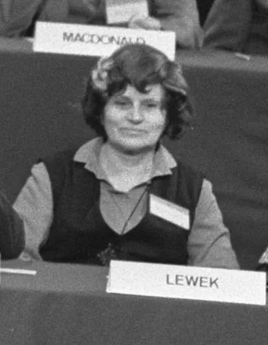 Portrait of Christa Lewek (1927–2008) – memorial page