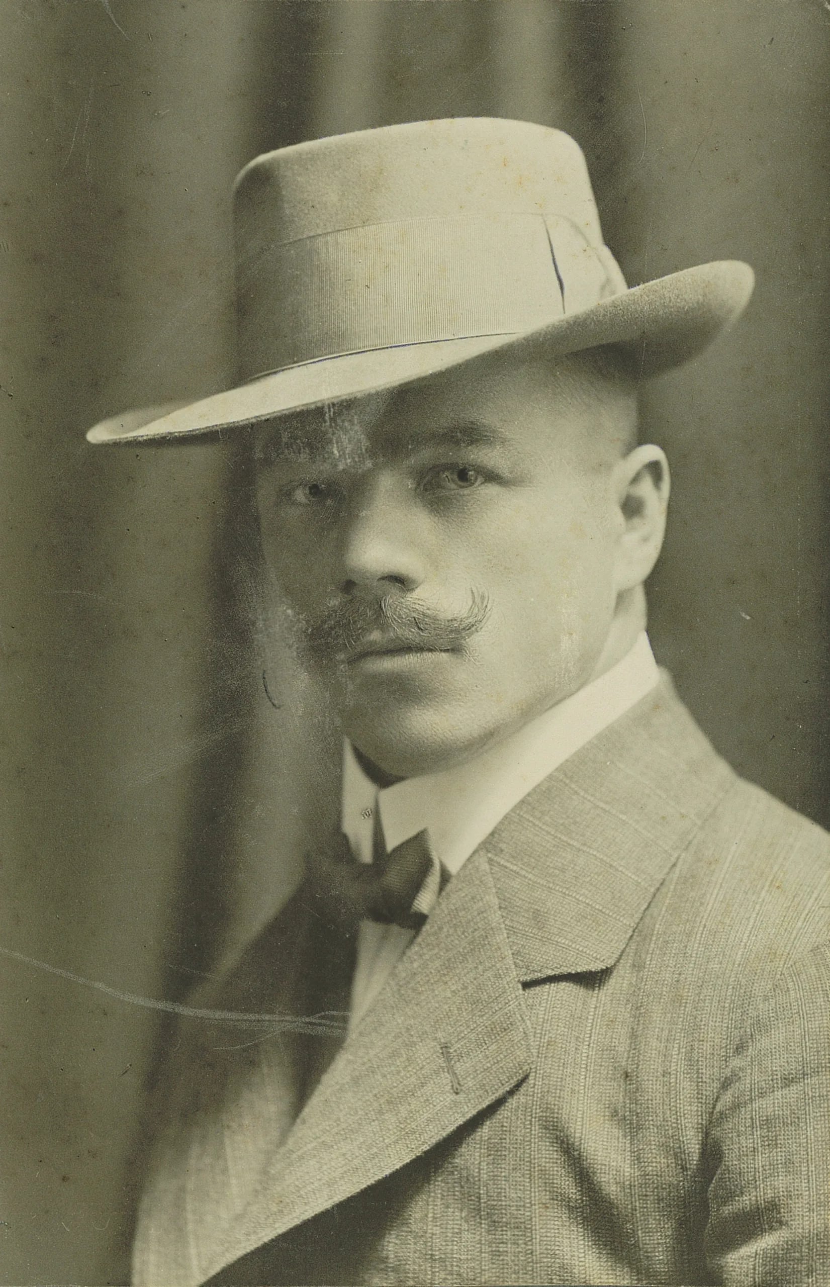 Porträt von Karl Adam-Leonhard (1876–1926) – Gedenkseite