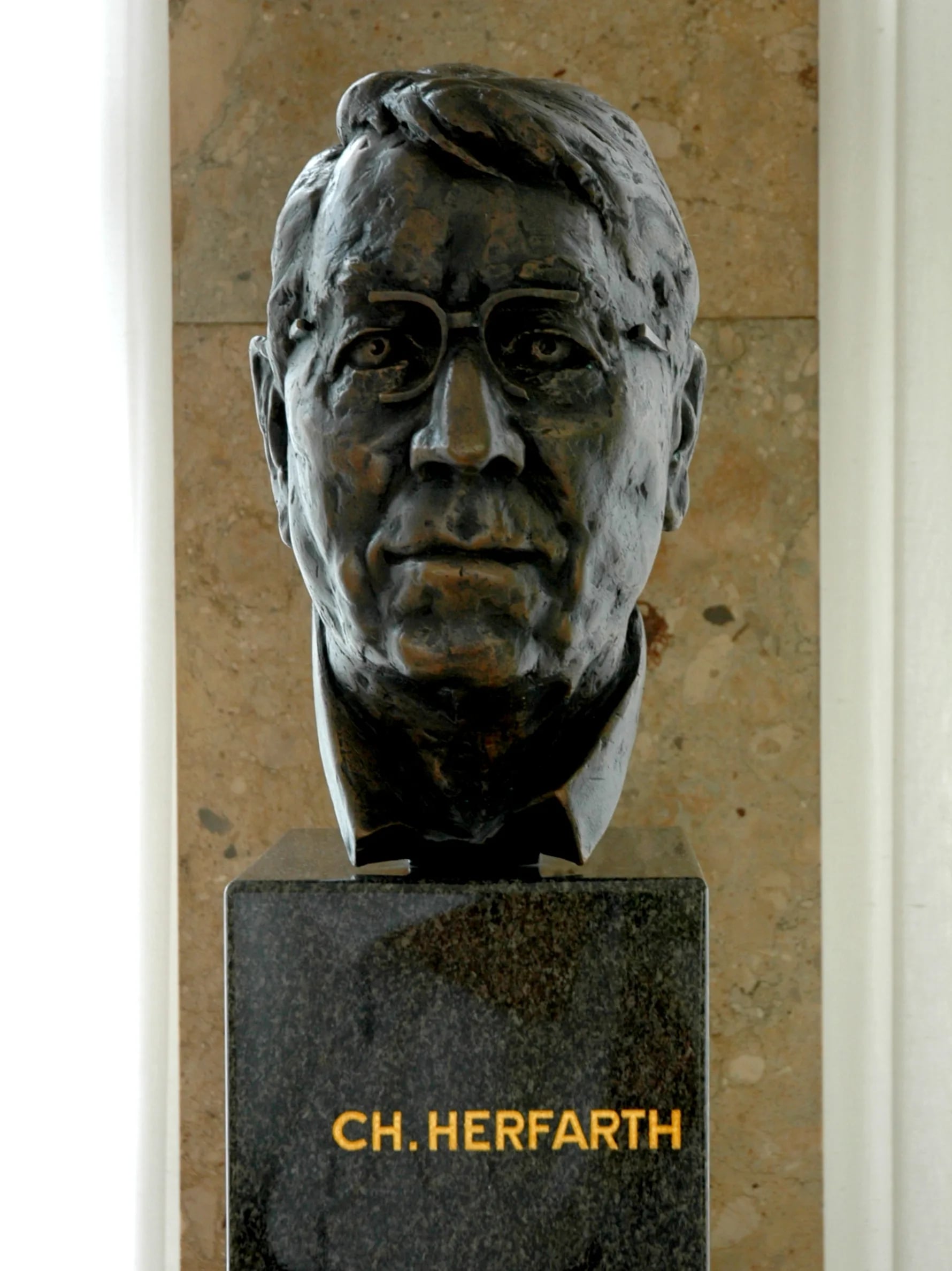 Portrait of Christian Herfarth (1933–2014) – memorial page