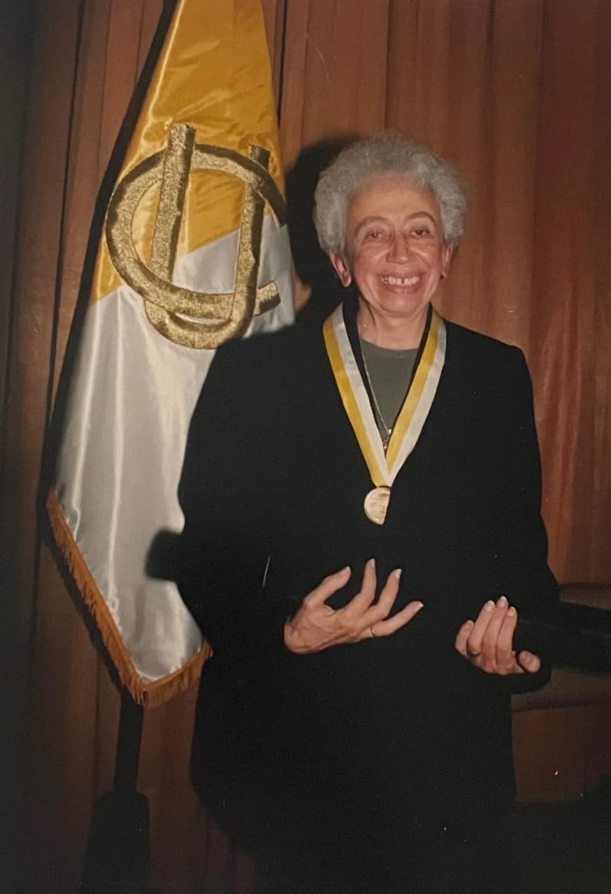Porträt von Violeta Sara-Lafosse (1927–2021) – Gedenkseite