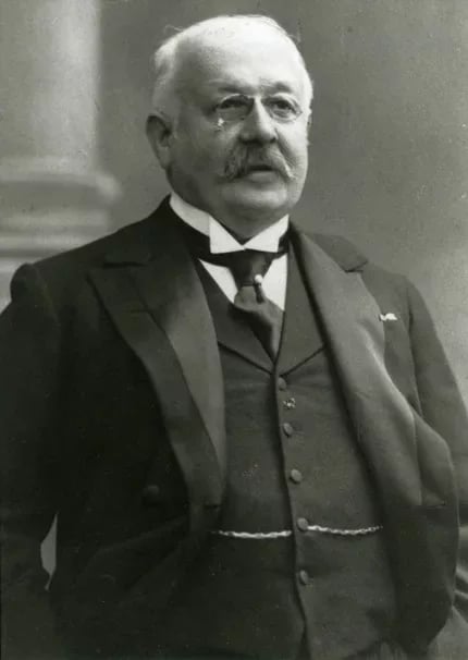 Portrait of Charles Waucquez (1851–1920) – memorial page