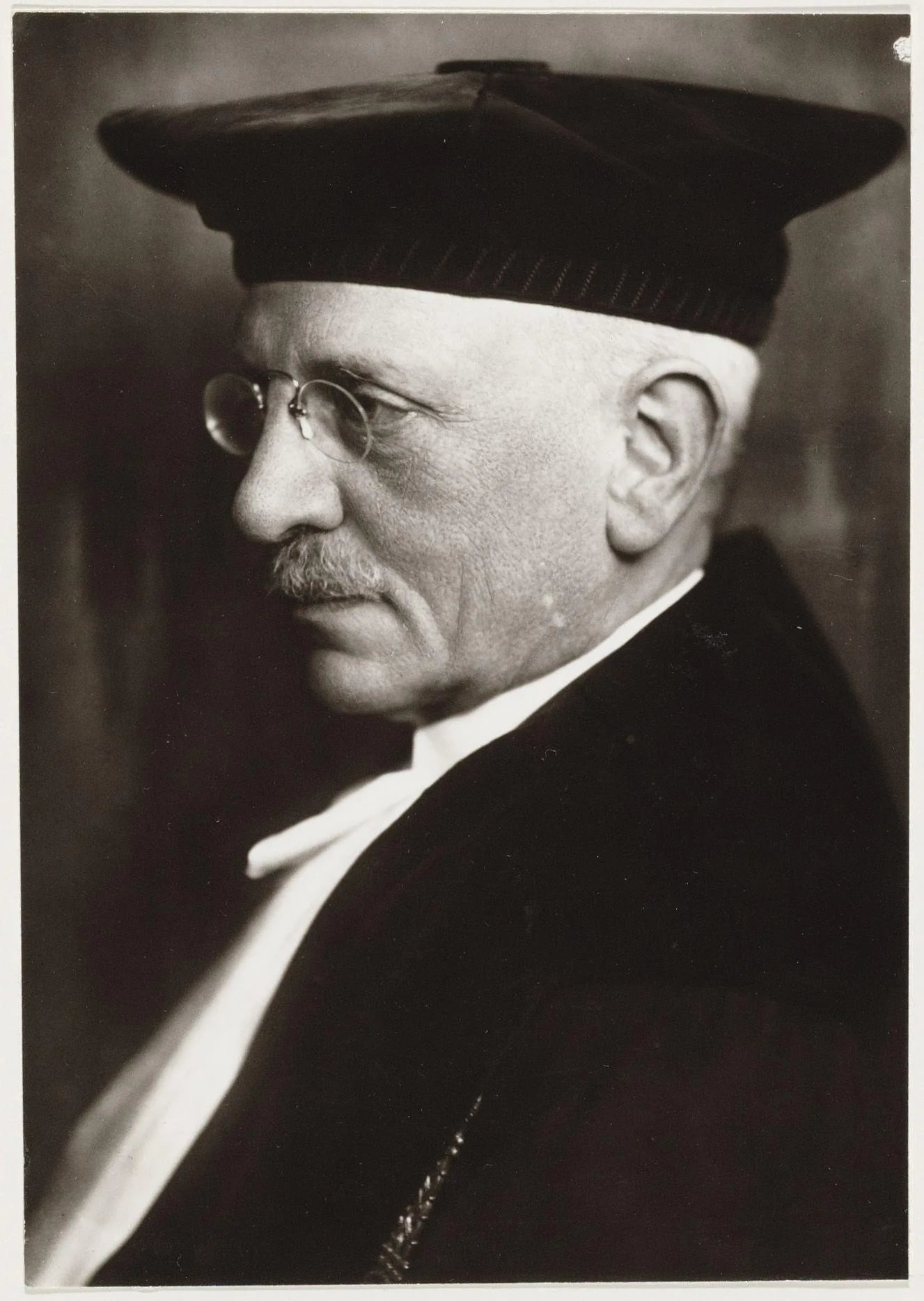 Portrait of Hendrik Burger (1864–1957) – memorial page