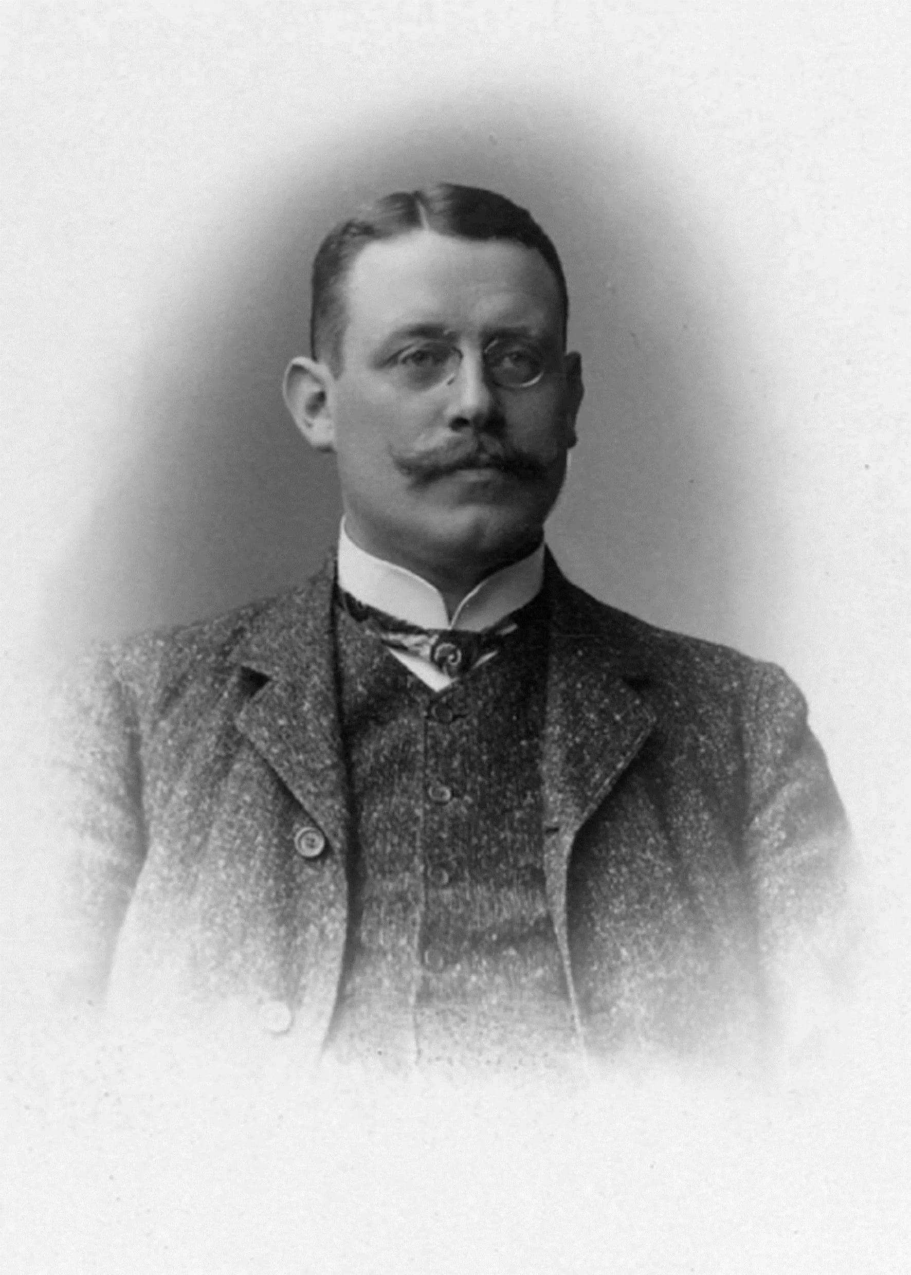 Portrait of Fredrik Ernst August Block (1867–1929) – memorial page