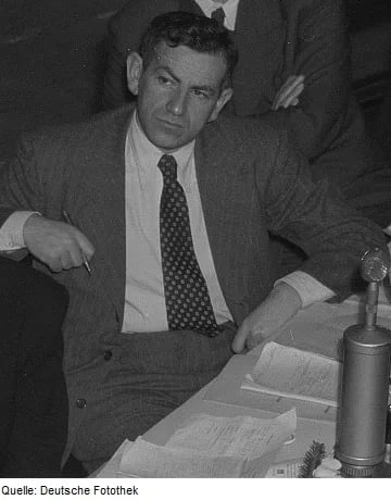 Portrait of Samuel Mitja Rapoport (1912–2004) – memorial page
