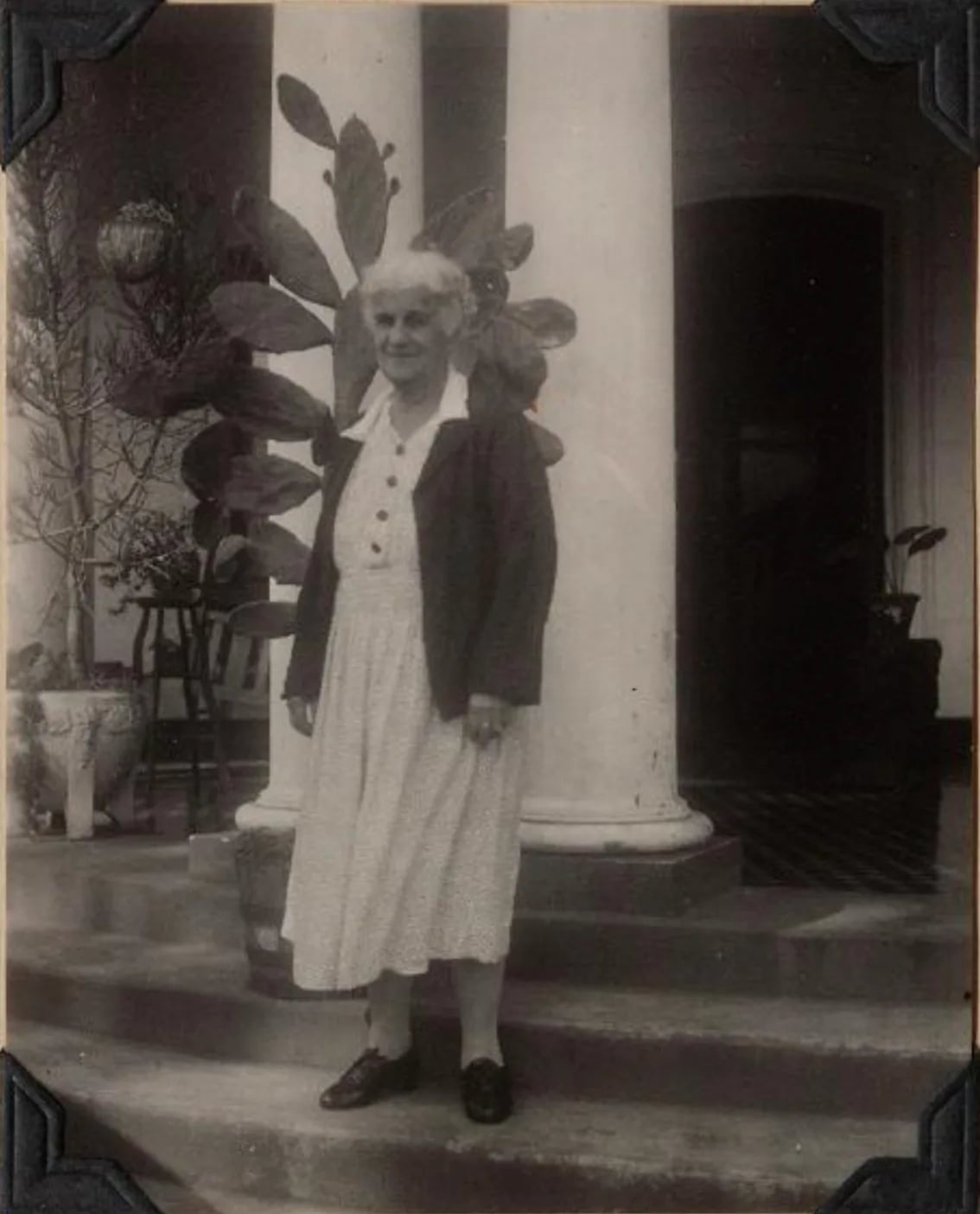 Portrait of Amparo de Zeledón (1870–1951) – memorial page