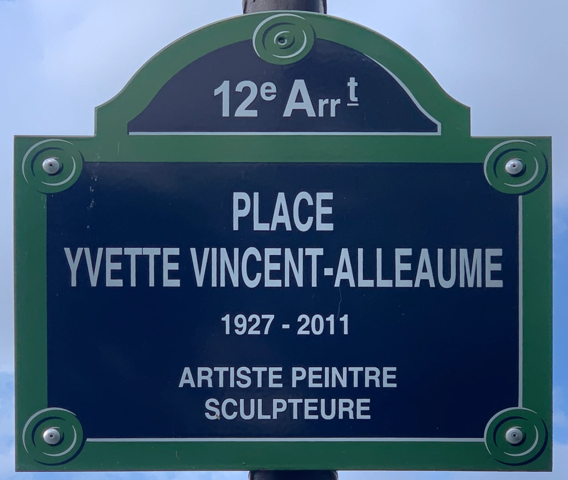 Porträt von Yvette Vincent-Alleaume (1927–2011) – Gedenkseite