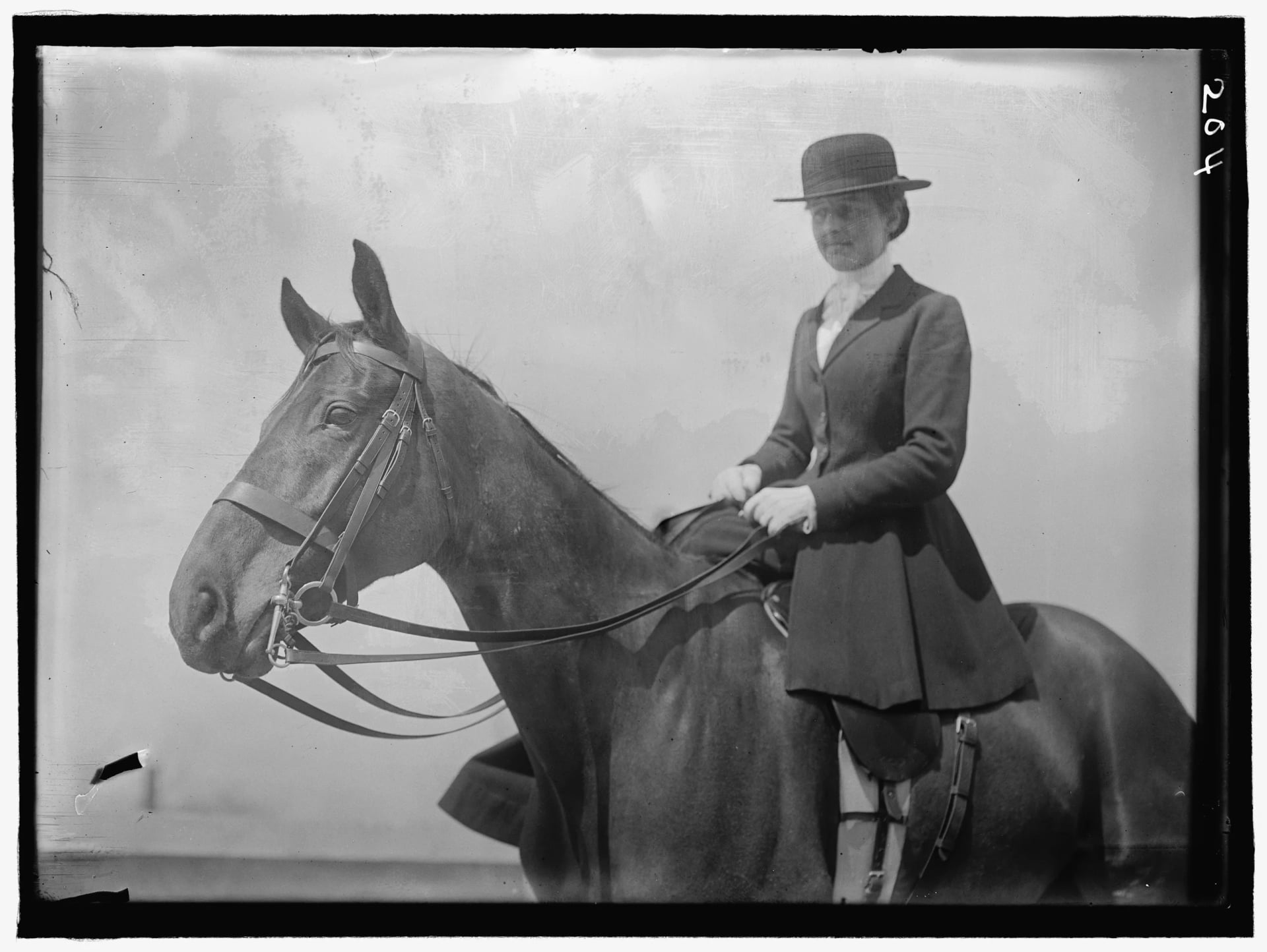 Porträt von Harriet Travers Wadsworth Harper (1881–1975) – Gedenkseite