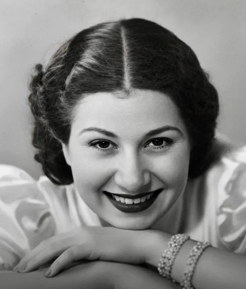 Portrait of Umm Kulthum (1898–1975) – memorial page