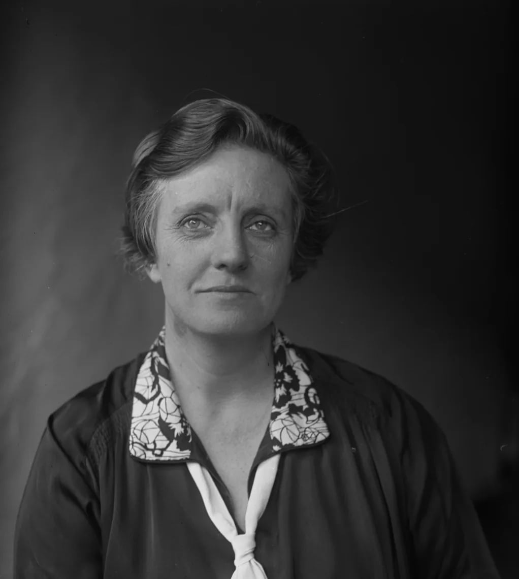 Portrait of Elsie Robinson (1883–1956) – memorial page