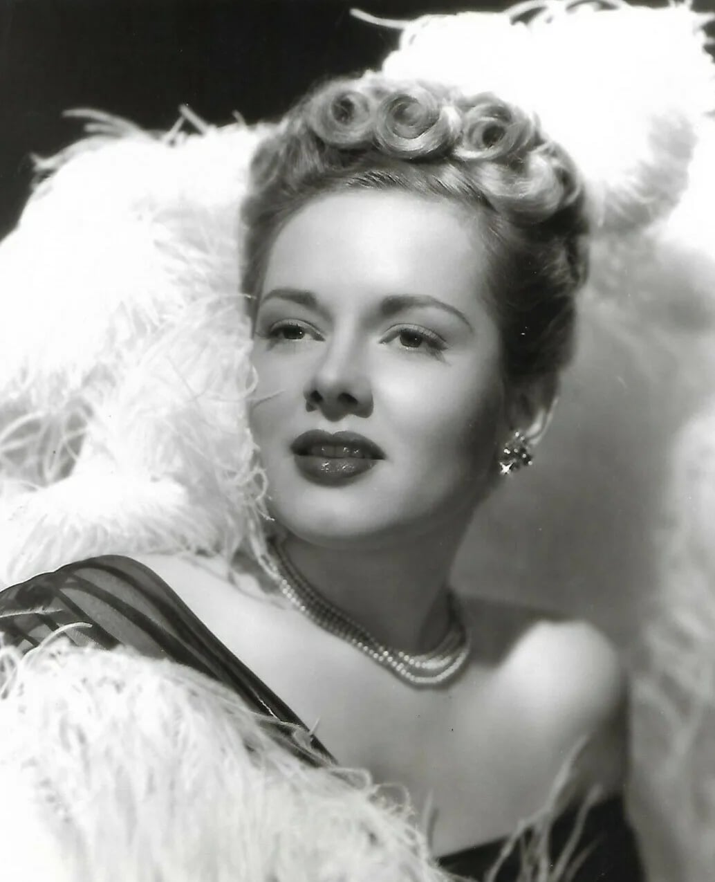 Portrait of Virginia Welles (1925–2002) – memorial page