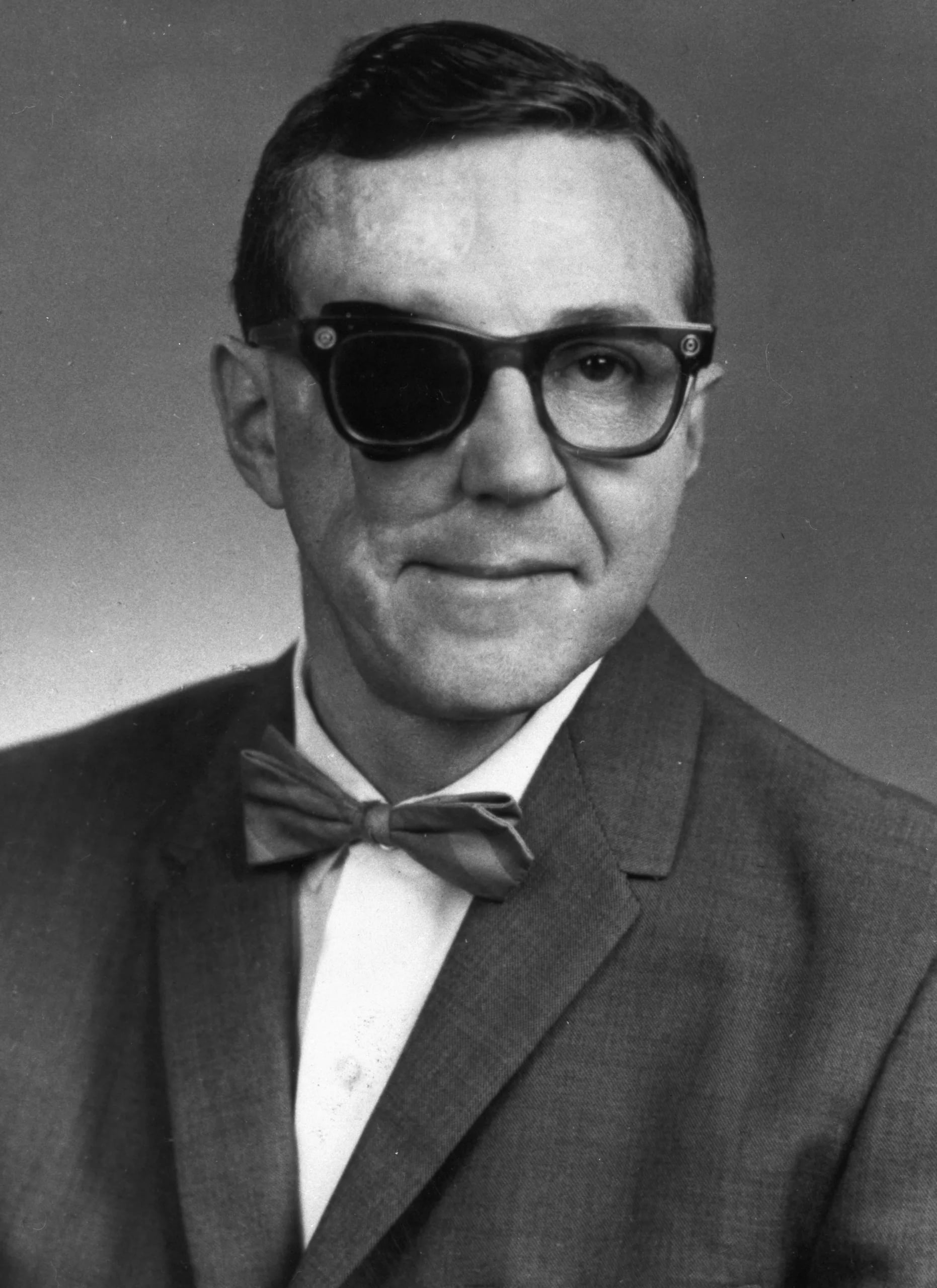 Porträt von Leo Brewer (1919–2005) – Gedenkseite