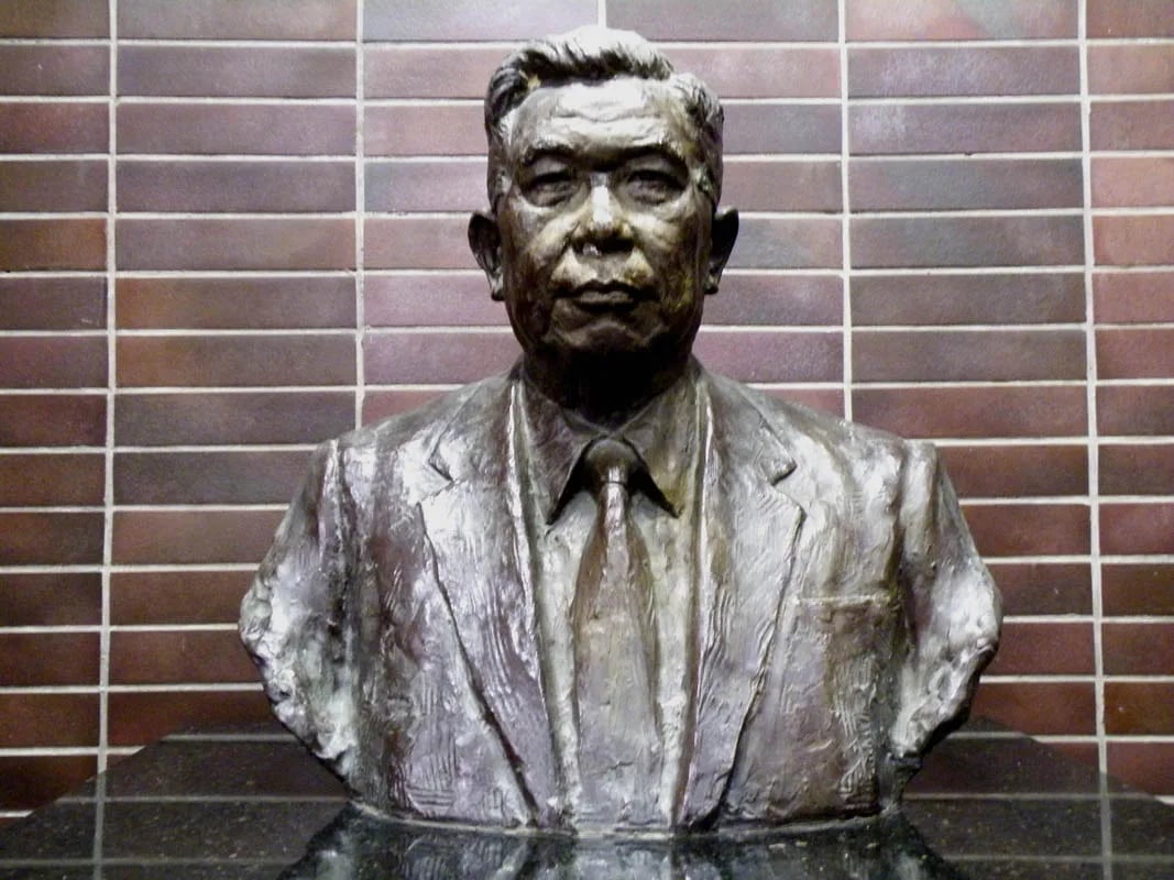 Porträt von Haking Wong (1906–1996) – Gedenkseite