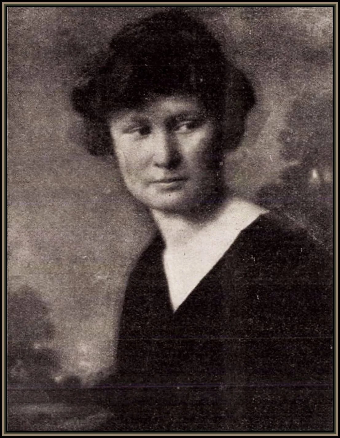 Portrait of Lola Kosáryné Réz (1892–1984) – memorial page