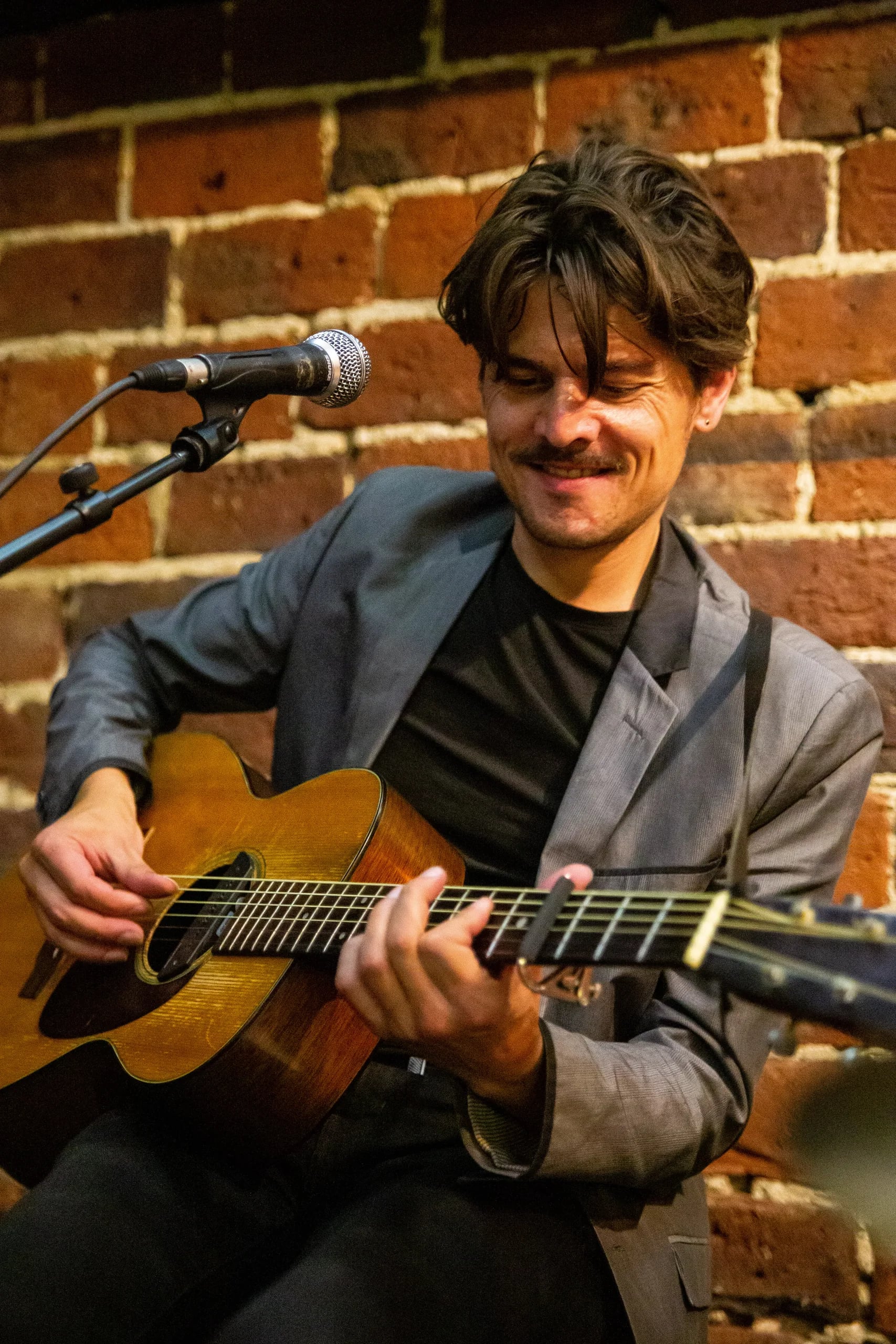 Porträt von Tiny Legs Tim (1978–2022) – Gedenkseite