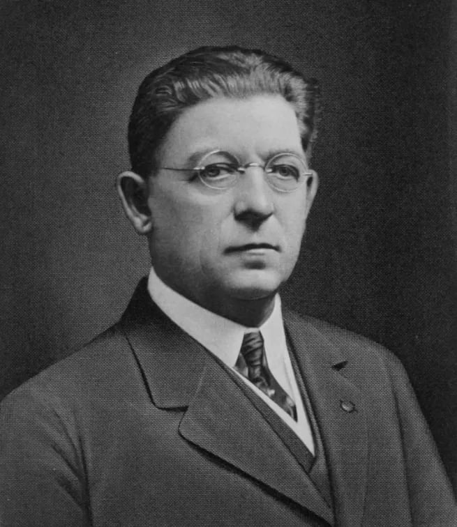Portrait of Frank Mossberg (1858–1953) – memorial page