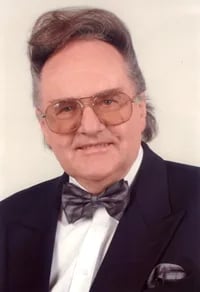 Portrait of Roman Tokarczyk (1942–2022) – memorial page