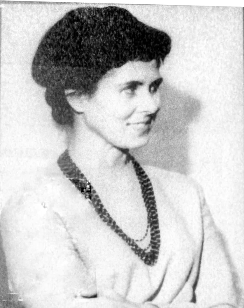 Portrait of Irena Kostrowicka (1920–2008) – memorial page