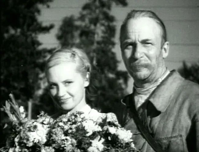 Portrait of Larisa Emelyantseva (1916–1993) – memorial page