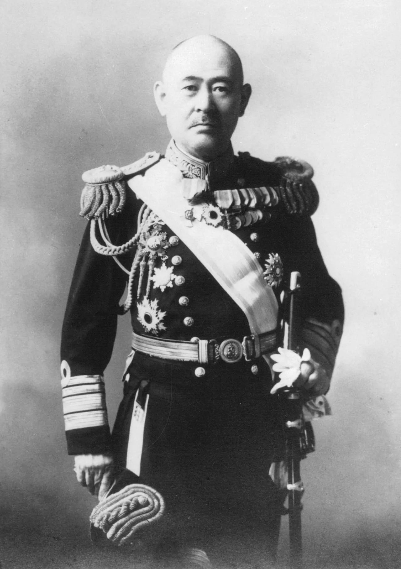 Porträt von Saburō Yasumi (1880–1965) – Gedenkseite