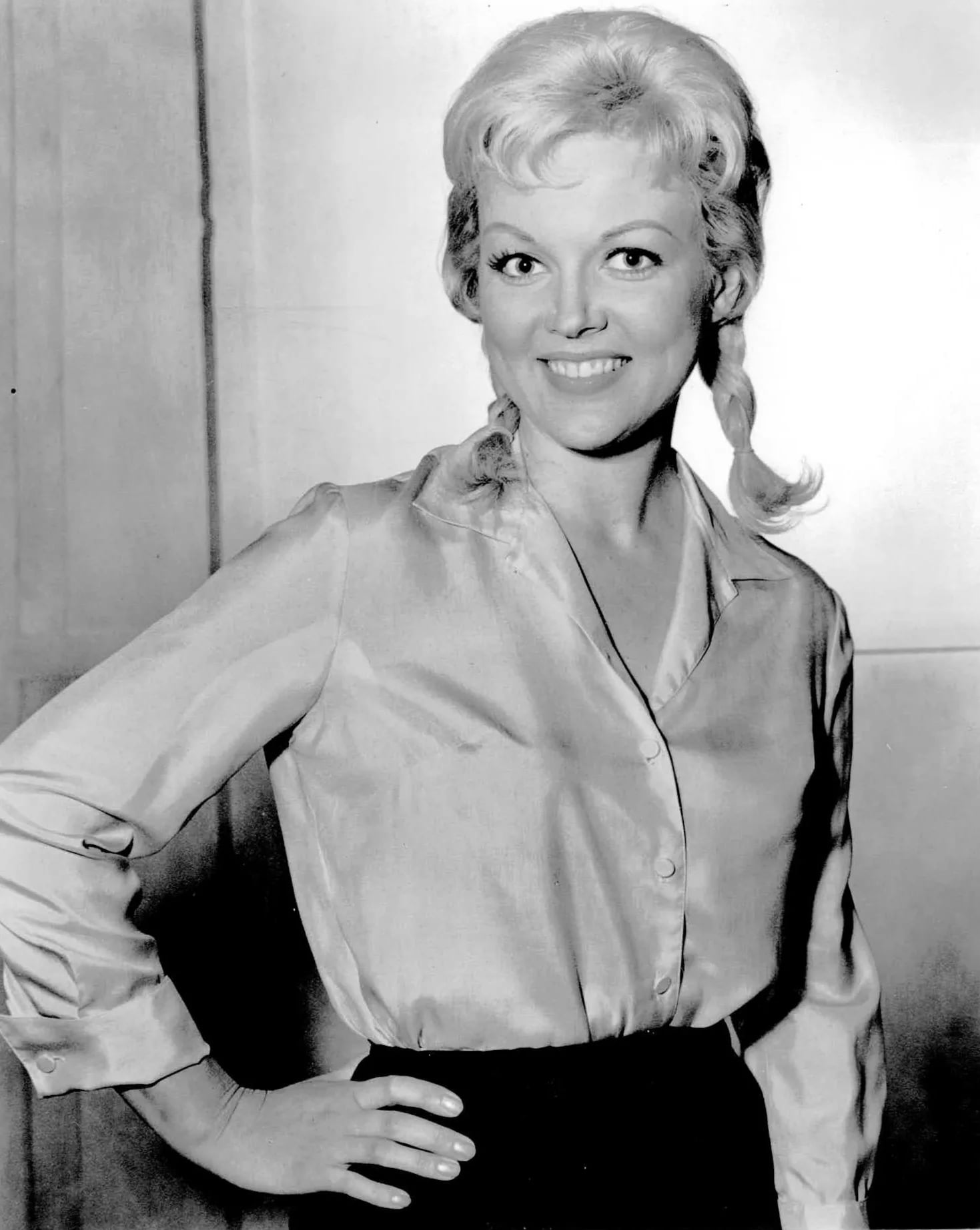 Portrait of Cynthia Lynn (1936–2014) – memorial page