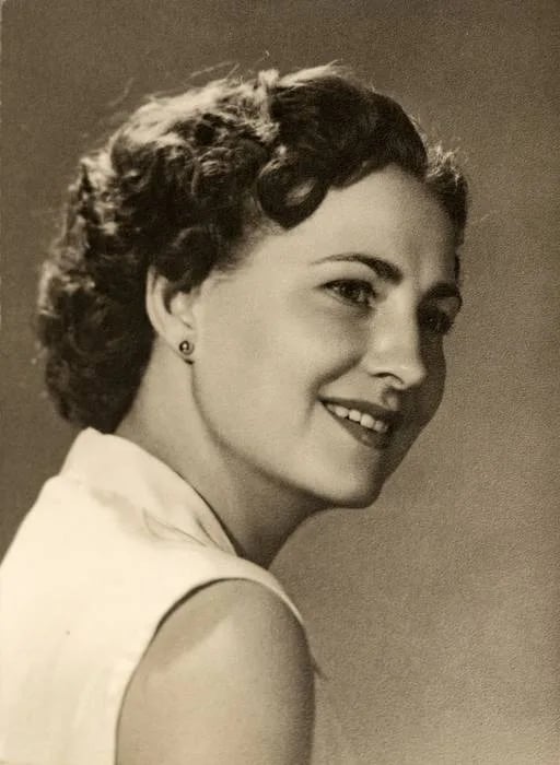 Portrait of Julita Beraza (1925–2020) – memorial page