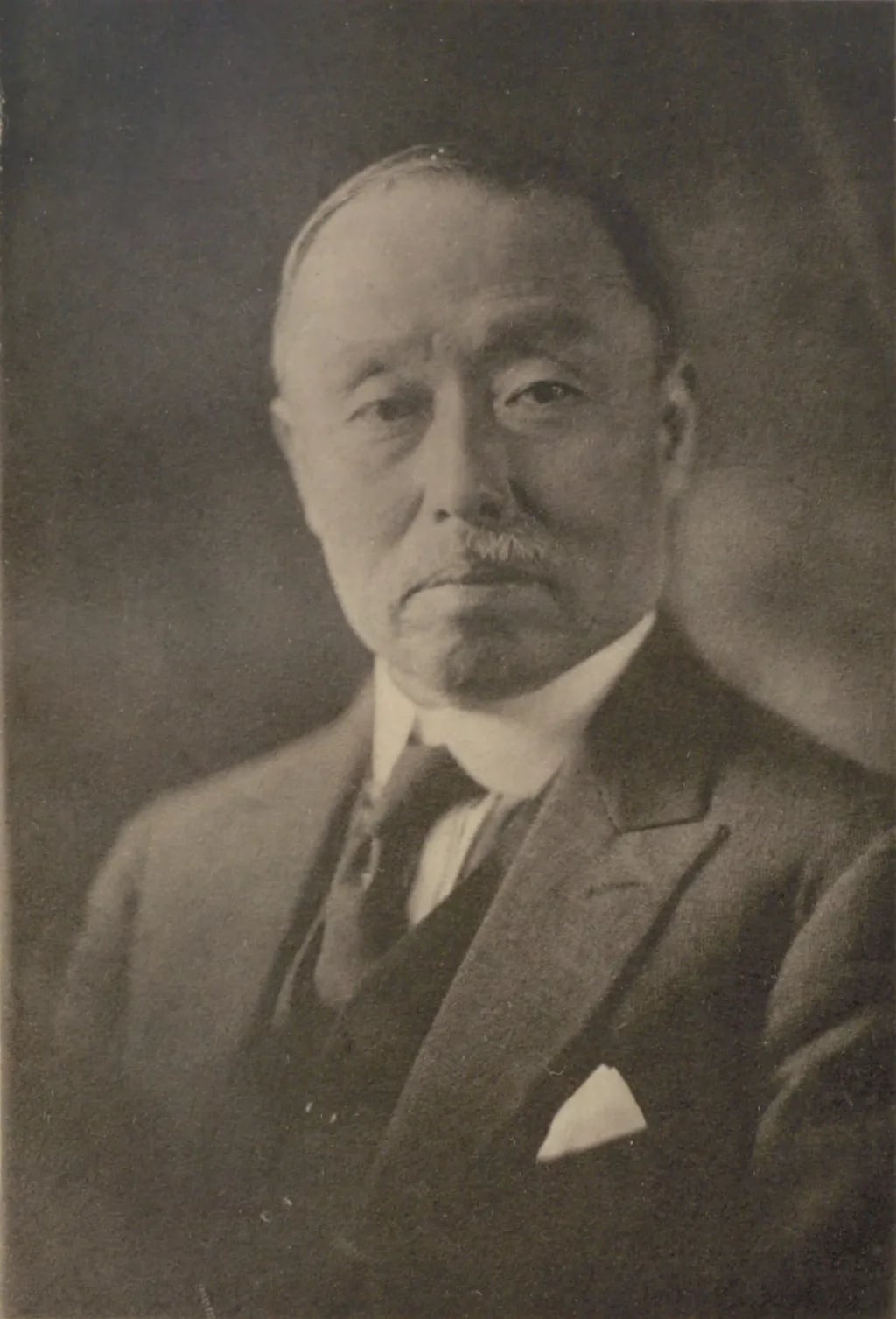 Porträt von Sawayanagi Masatarō (1865–1927) – Gedenkseite
