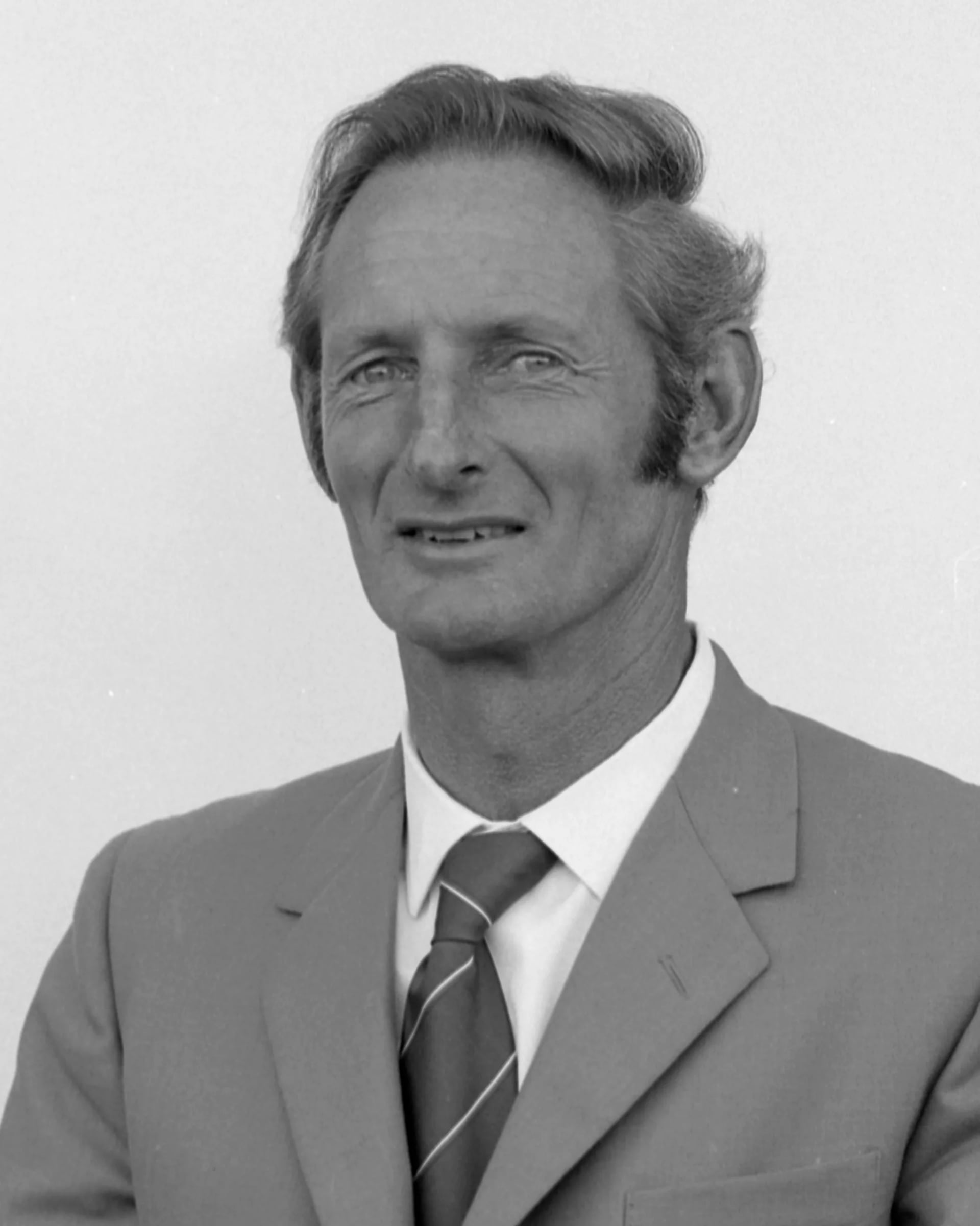 Portrait of Vern Clark (1923–2022) – memorial page