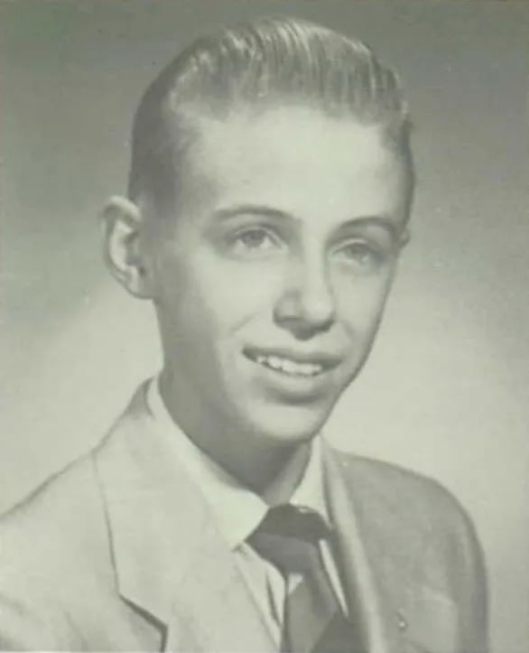Portrait of Roger Cleveland Hecht (1935–2019) – memorial page