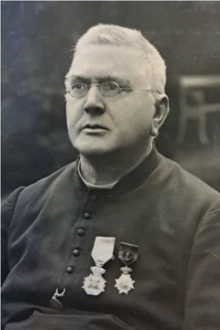 Portrait of Victor Adams (1856–1924) – memorial page