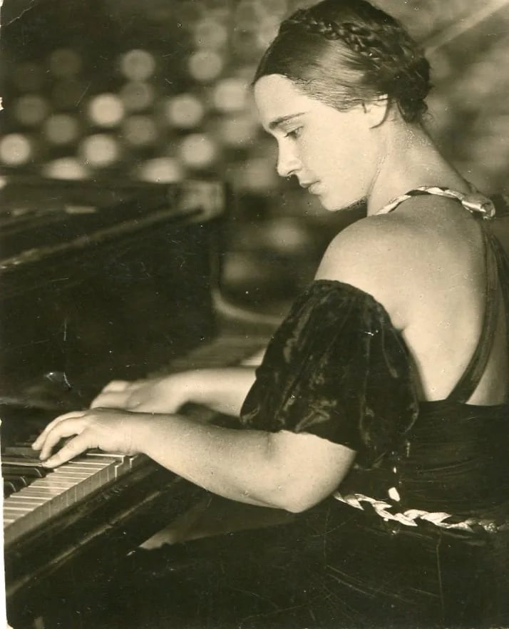Portrait of Esther Hornstein (1908–1986) – memorial page