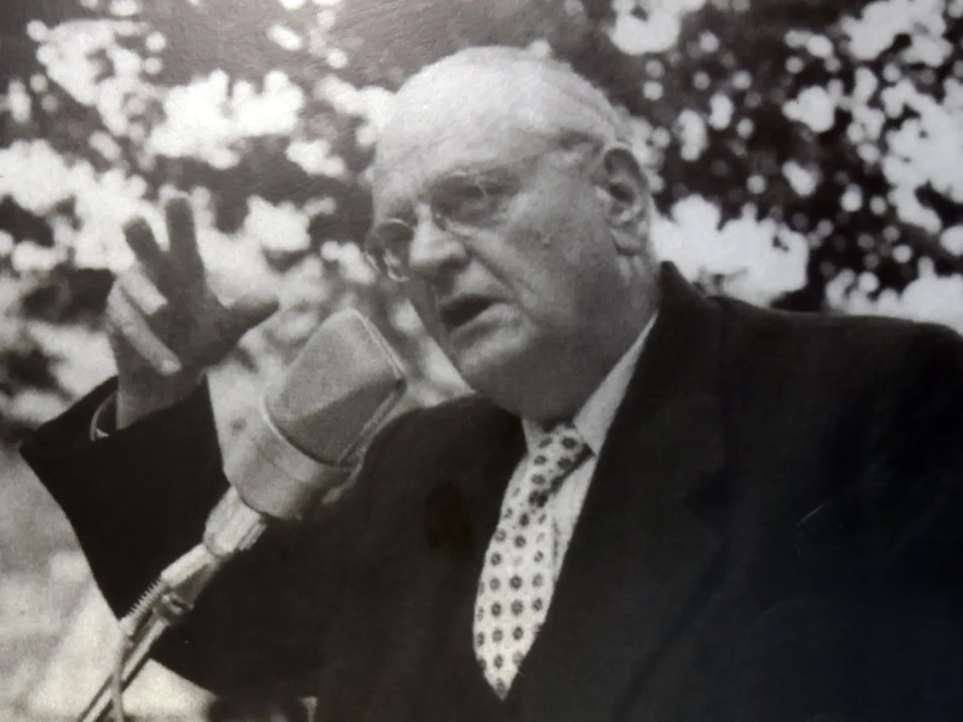 Porträt von Gottlieb Duttweiler (1888–1962) – Gedenkseite