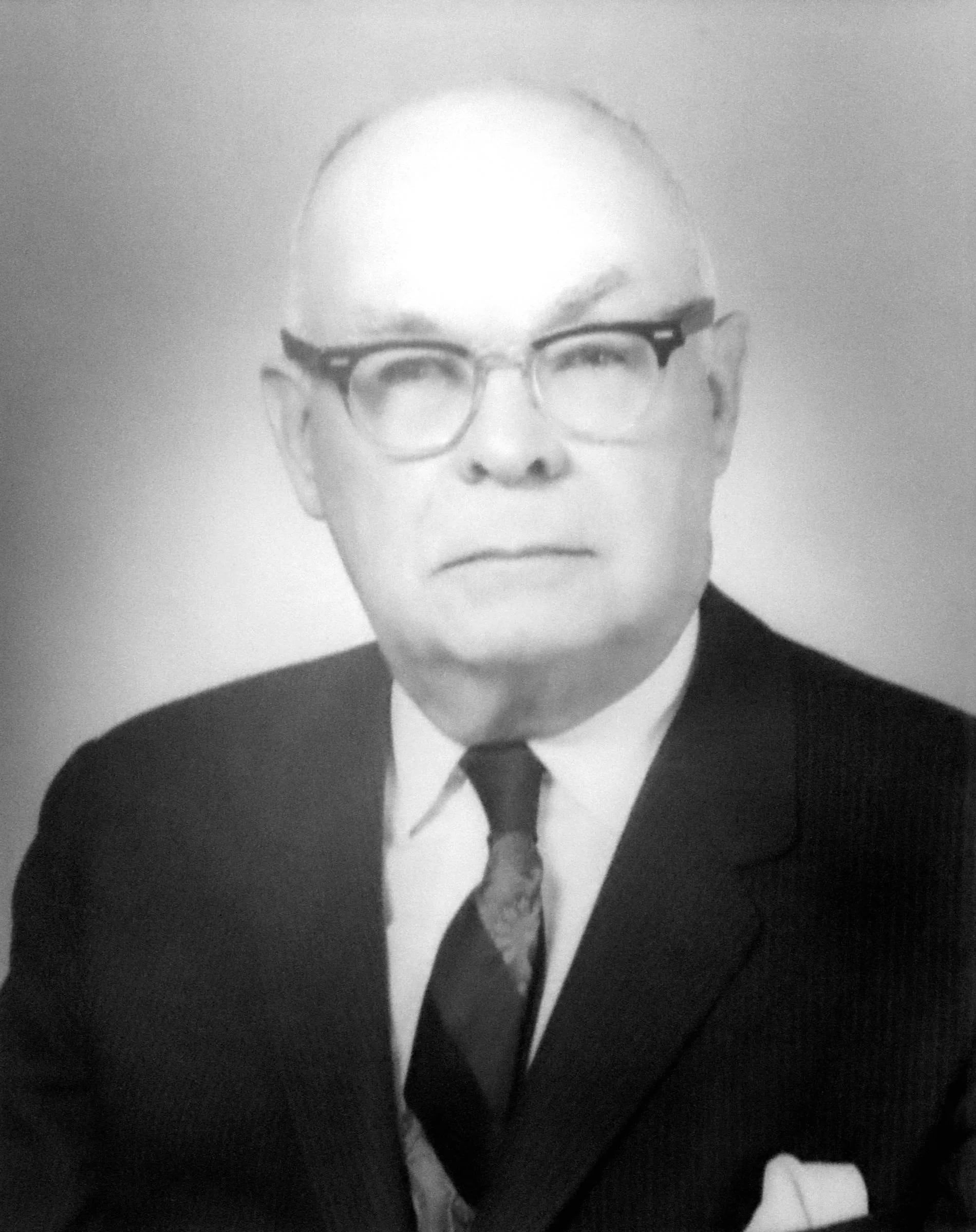 Porträt von Raymond Bryan Bracy (1901–1983) – Gedenkseite