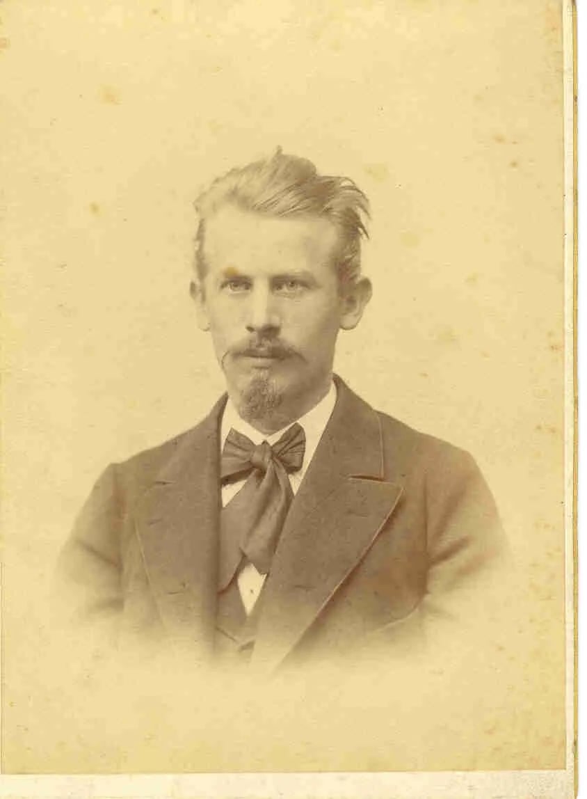 Portrait of Knud Larsen (1854–1939) – memorial page