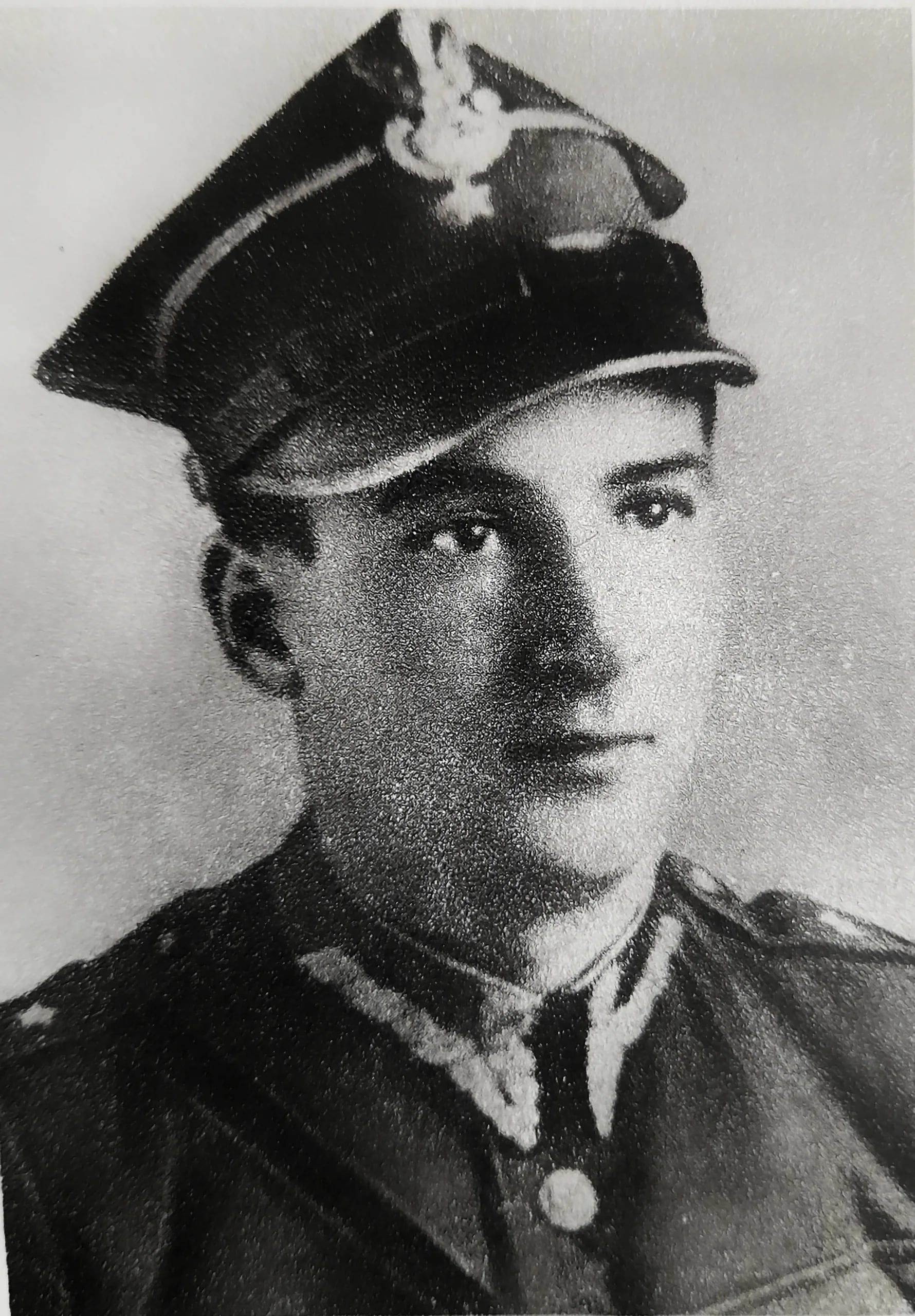 Portrait of Edmund Łopuski (1918–1945) – memorial page