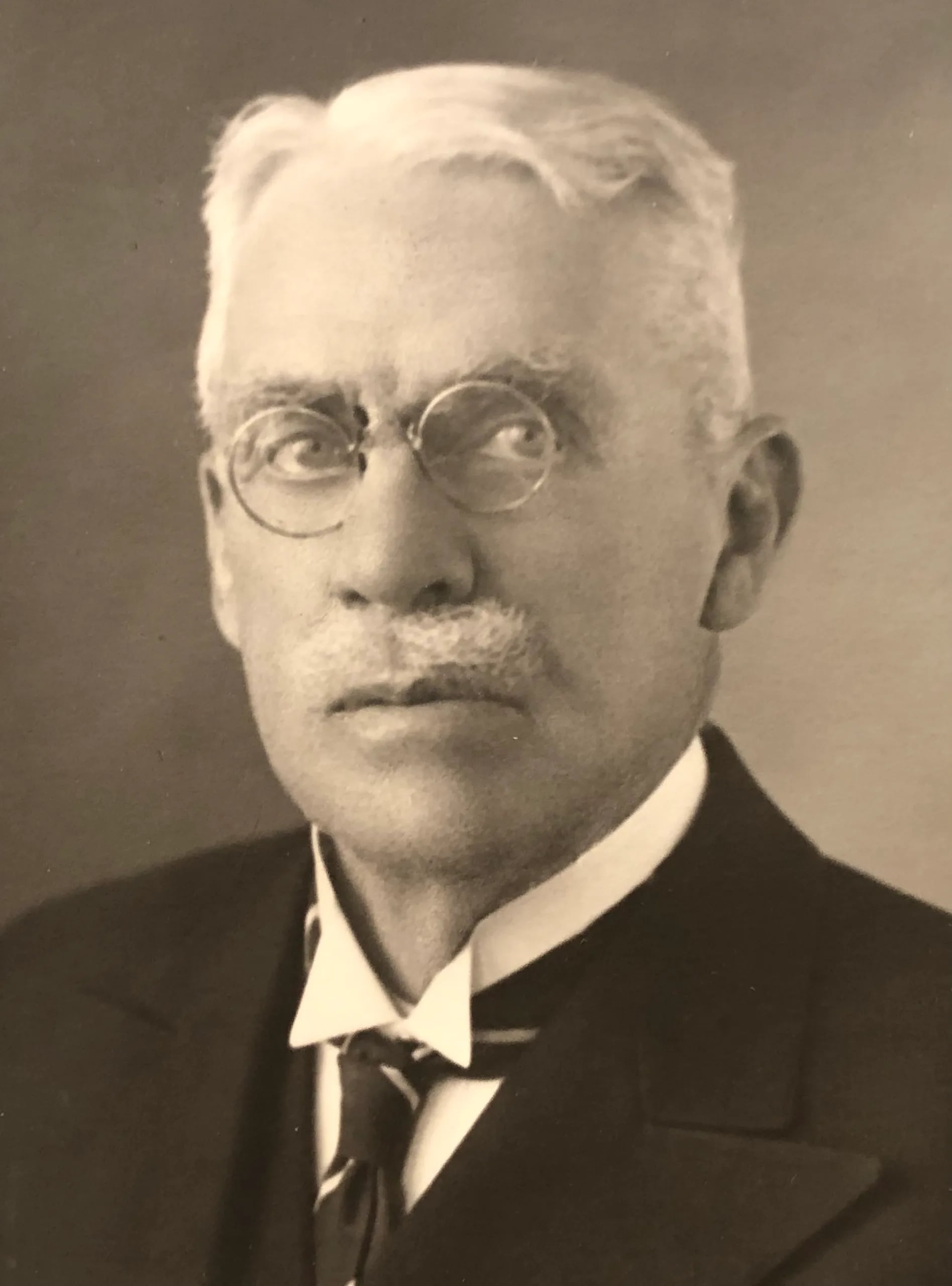 Porträt von Karl Eric Forssberg (1860–1937) – Gedenkseite