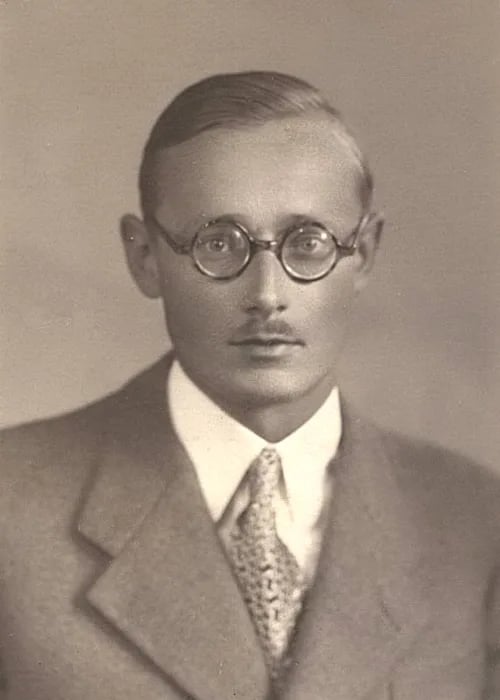 Portrait of Jan Sztwiertnia (1911–1940) – memorial page