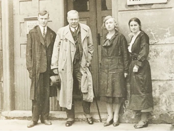 Portrait of Jan Tur (1875–1942) – memorial page