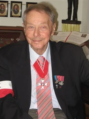 Portrait of Janusz Brochwicz-Lewiński (1920–2017) – memorial page