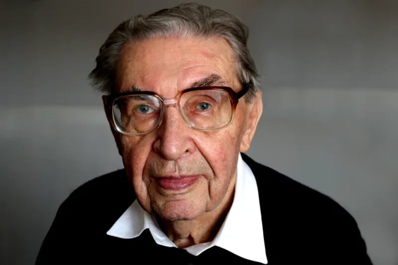 Portrait of Julian Kawalec (1916–2014) – memorial page