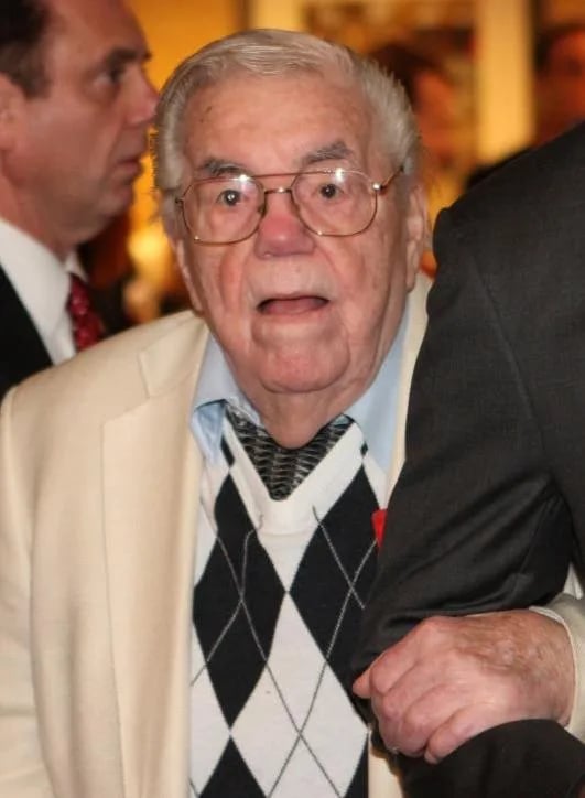 Portrait of Lou Duva (1922–2017) – memorial page