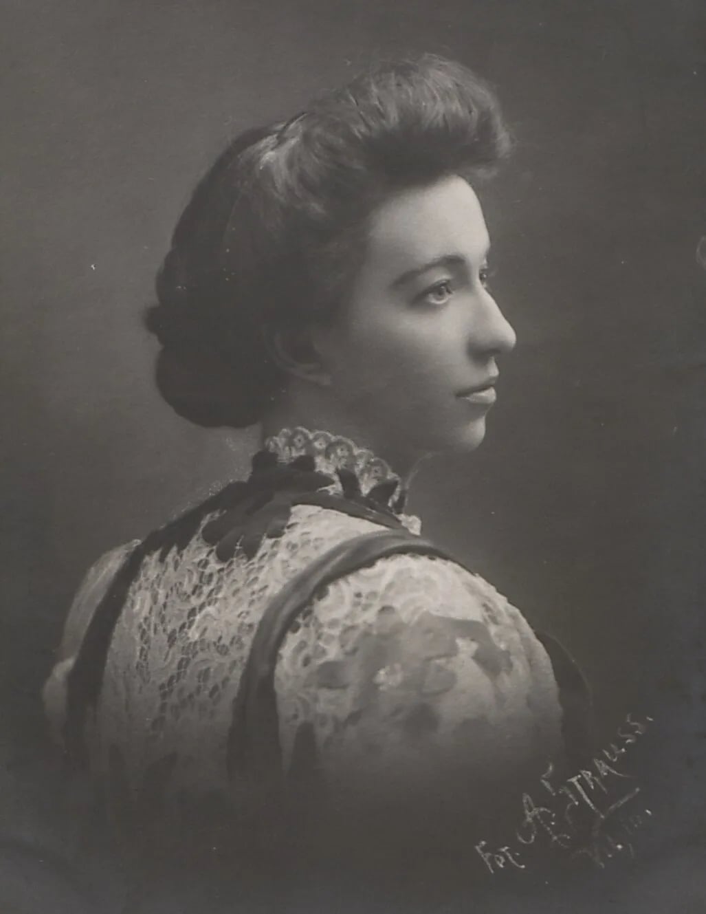 Portrait of Nuna Młodziejowska-Szczurkiewiczowa (1884–1958) – memorial page