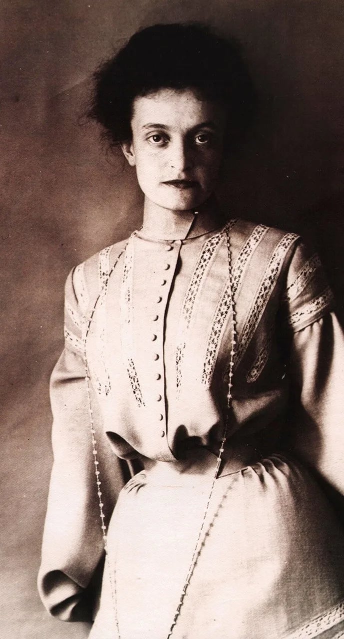 Porträt von Olena Kultschyzka (1877–1967) – Gedenkseite