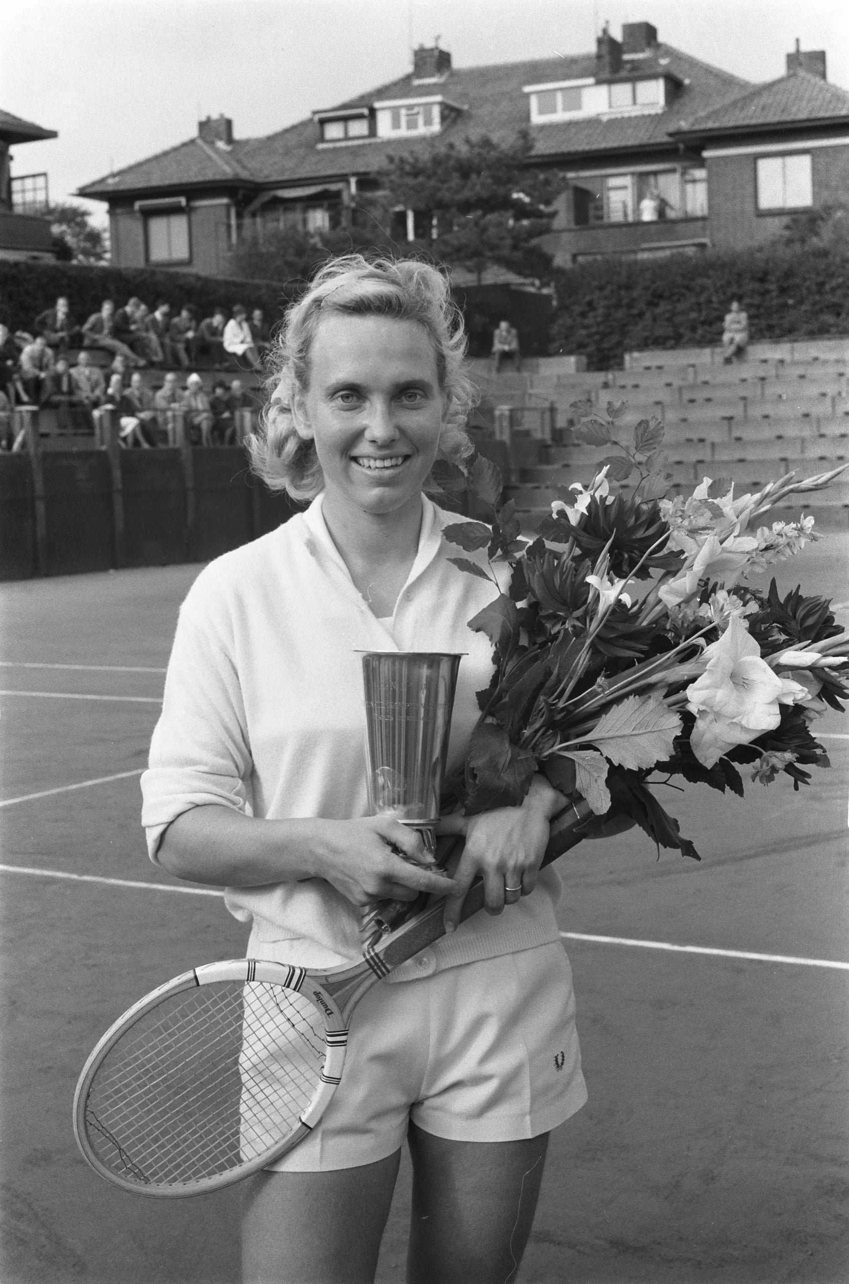 Portrait of Jetty Baars-Wienese (1933–1970) – memorial page