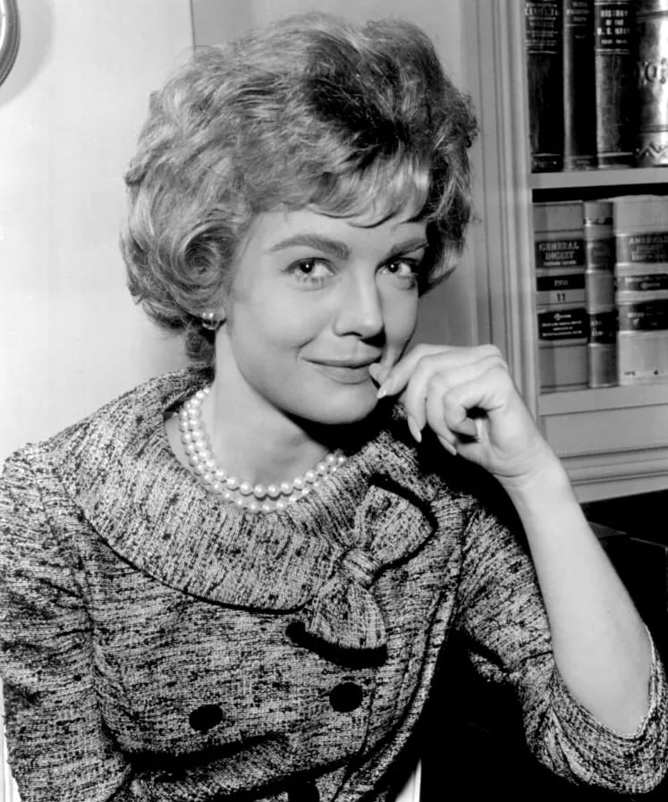 Portrait of Joanna Barnes (1934–2022) – memorial page