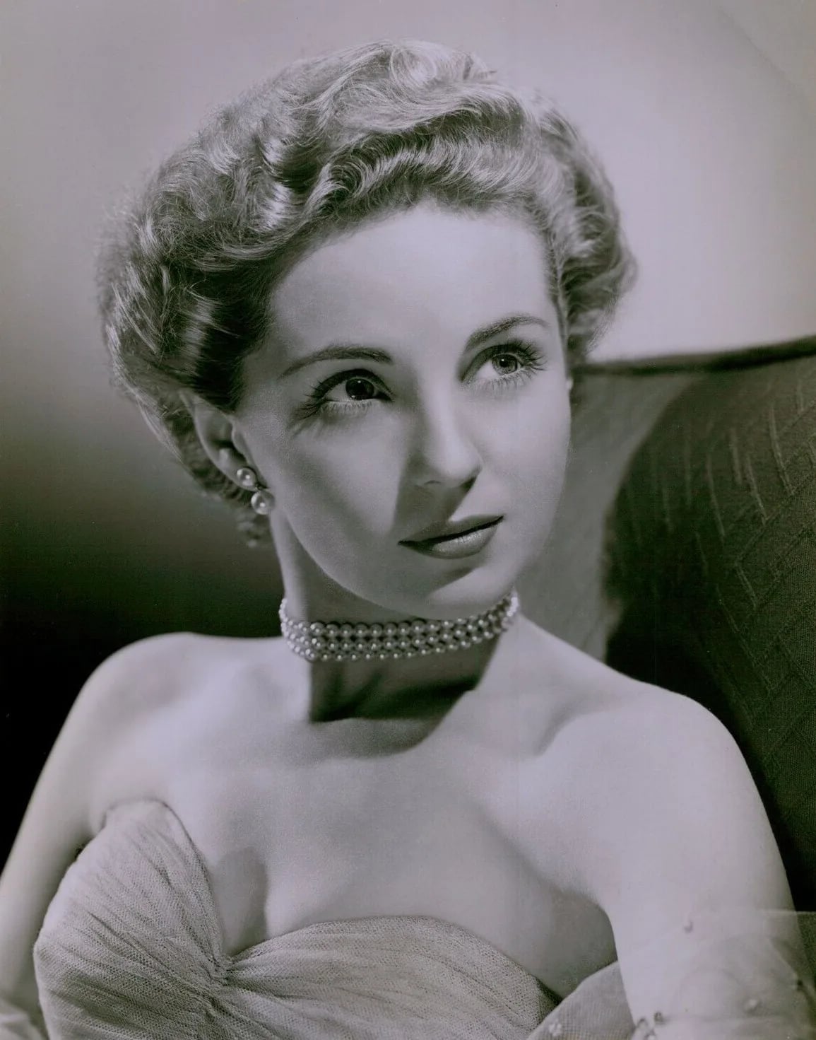 Portrait of Susan Douglas (1925–2013) – memorial page