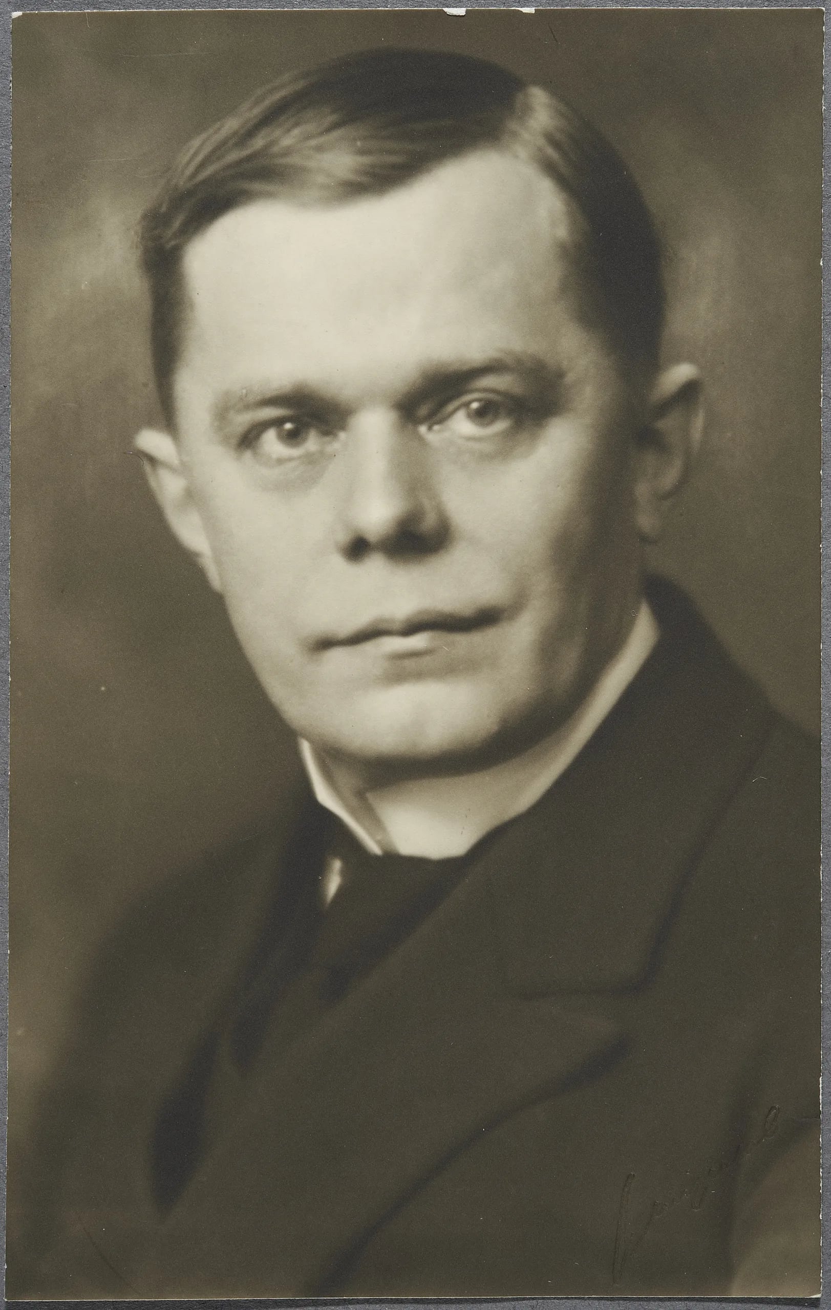 Porträt von Elis Mårtenson (1890–1957) – Gedenkseite